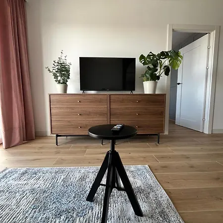 Apartment Manhattan - 15 Minutes Drive From The Old Town
