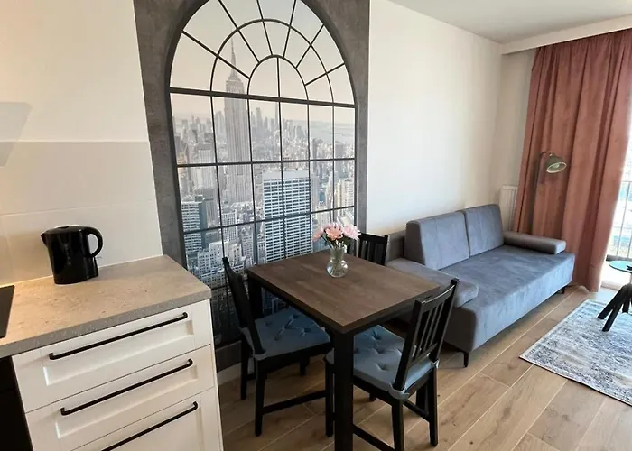 Апартаменты Manhattan - 15 Minutes Drive From The Old Town