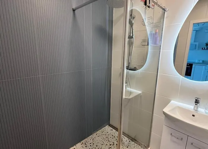 Manhattan - 15 Minutes Drive From The Old Town